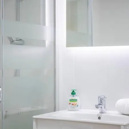 Lindo Estudio En El Centro By * Βίγκο